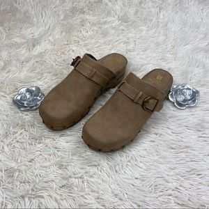 White Mountain Benita Clog